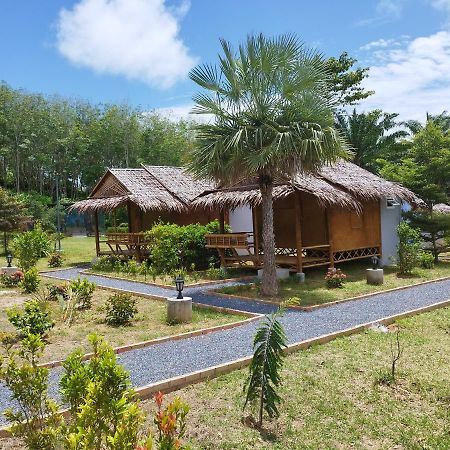 Palm Garden Bungalows Ko Lanta Buitenkant foto